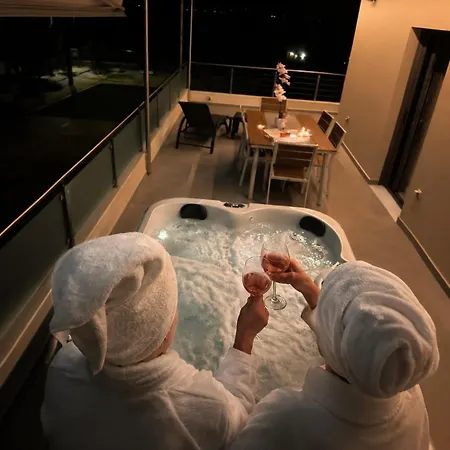 Amorea Jacuzzi Evia Apartman