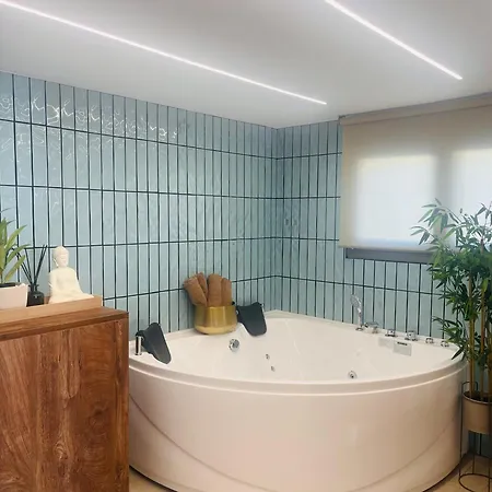 Amorea Jacuzzi Evia *